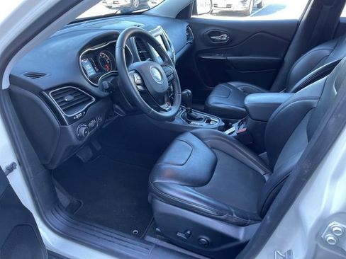 Used 2019 Jeep Cherokee Altitude image 12