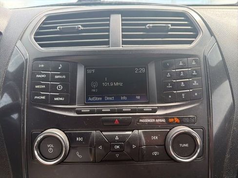 Used 2018 Ford Explorer XLT AWD/4WD image 31