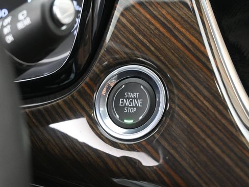 Used 2024 Cadillac XT6 Premium Luxury w/ Platinum Package FWD image 20