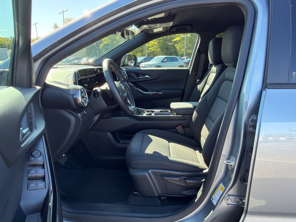 Used 2026 Chevrolet Equinox LT AWD/4WD image 24