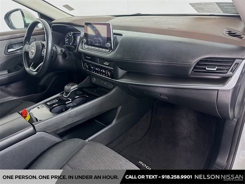 Used 2023 Nissan Rogue SV image 27