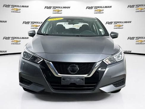 Used 2022 Nissan Versa SV FWD image 2