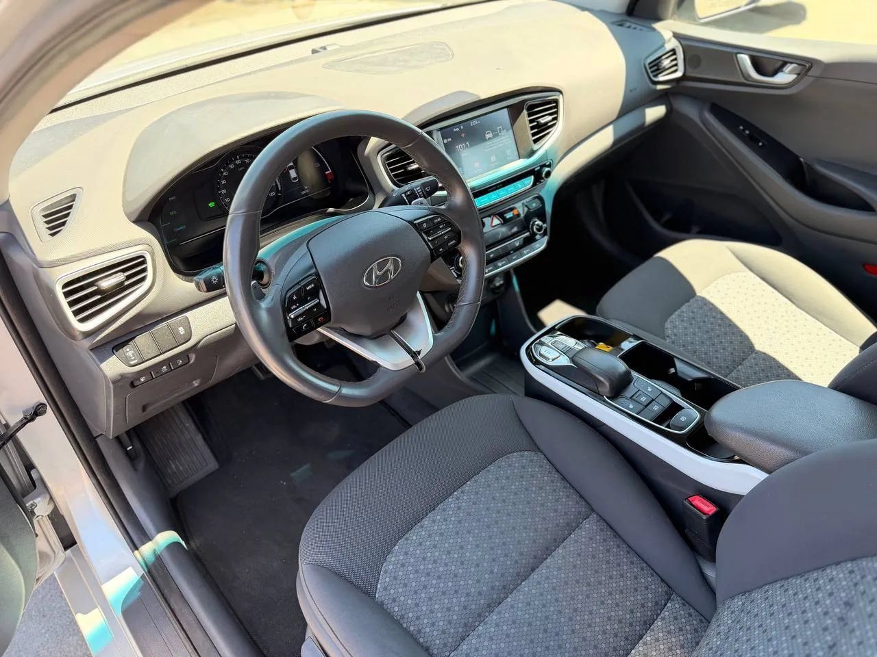 Used 2019 Hyundai Ioniq Electric FWD image 25