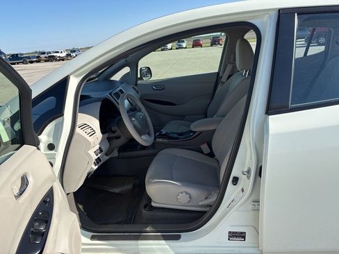 Used 2011 Nissan Leaf SL FWD image 30