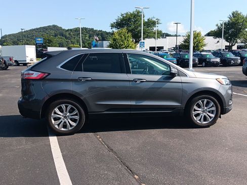 Used 2023 Ford Edge Titanium AWD/4WD image 3