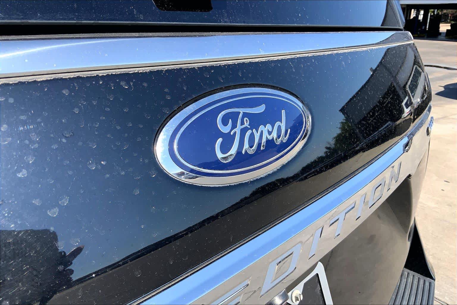 Used 2018 Ford Expedition Max Limited w/ Equipment Group 302A RWD image 10