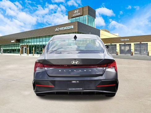 Used 2025 Hyundai Elantra Limited FWD image 7
