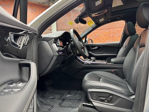 Used 2025 Audi Q7 3.0T Premium Plus AWD/4WD image 22