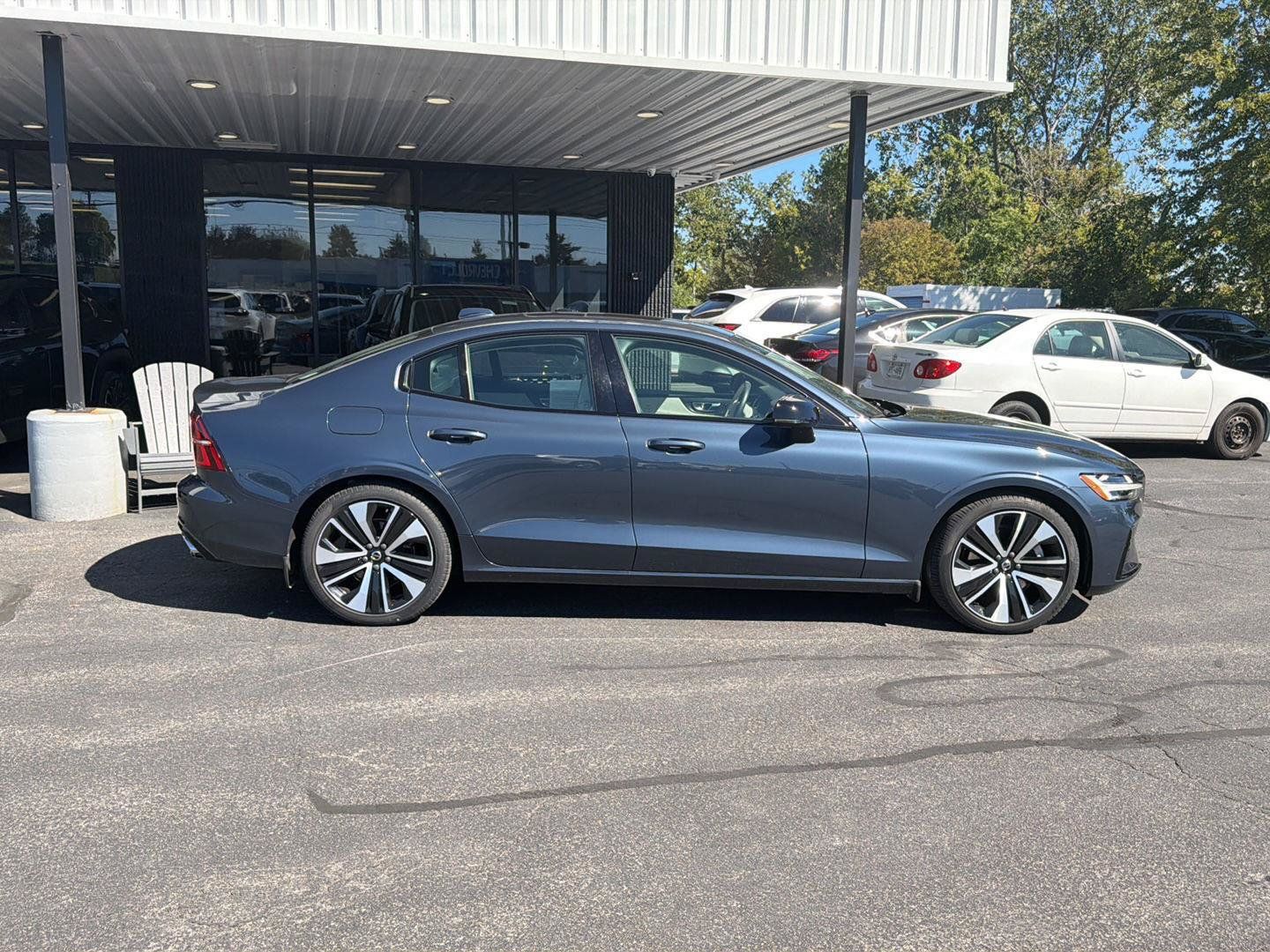 Used 2022 Volvo S60 B5 Momentum w/ Premium Package AWD/4WD image 9