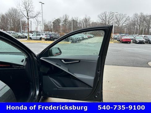 Used 2023 Kia Niro SX Touring image 19