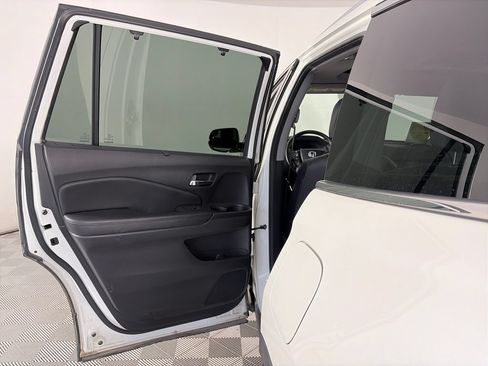 Used 2017 Honda Pilot Elite image 12