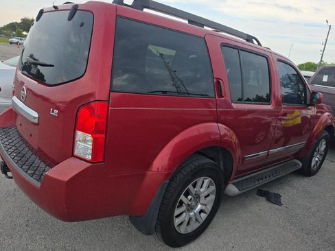 Used 2009 Nissan Pathfinder LE AWD/4WD image 4