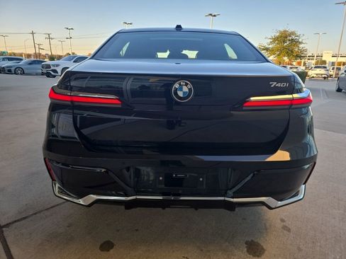 Used 2025 BMW 740i image 4