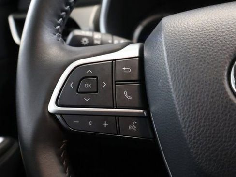 Certified 2025 Toyota Highlander XLE image 19