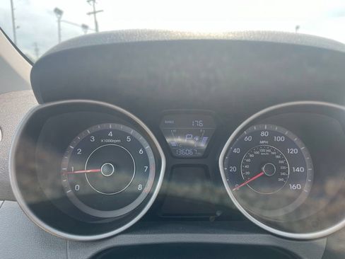 Used 2014 Hyundai Elantra SE w/ Option Group 02 FWD image 12