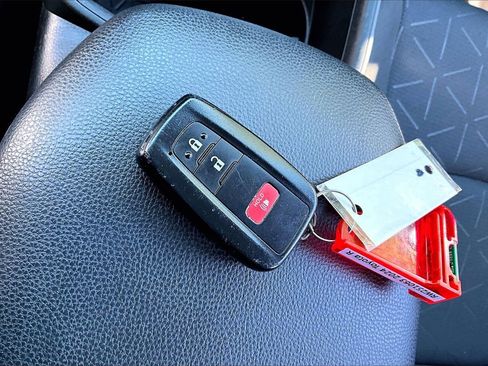 Used 2024 Toyota RAV4 XLE image 32