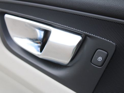 Used 2022 Volvo XC60 T8 Inscription Expression w/ Advanced Package image 31