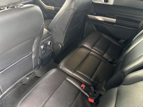 Used 2023 Ford Explorer Limited image 14