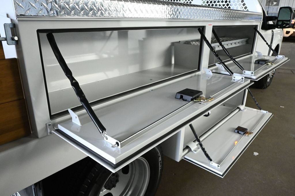 New 2026 Ford F350 XL w/ XL Chrome Package RWD image 28