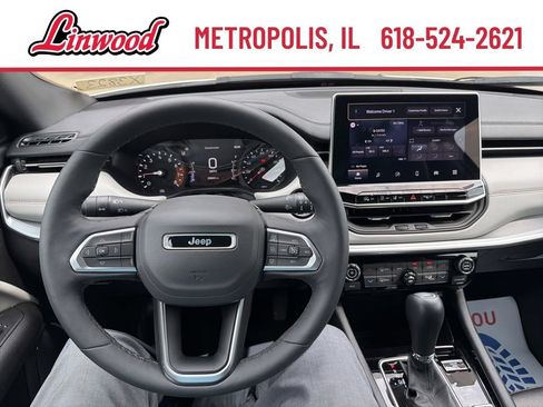Used 2025 Jeep Compass Limited AWD/4WD image 2