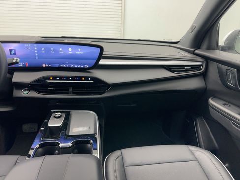 Certified 2025 Buick Enclave Preferred image 27