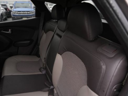 Used 2012 Hyundai Tucson GLS image 13