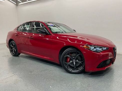 Used 2025 Alfa Romeo Giulia AWD image 2