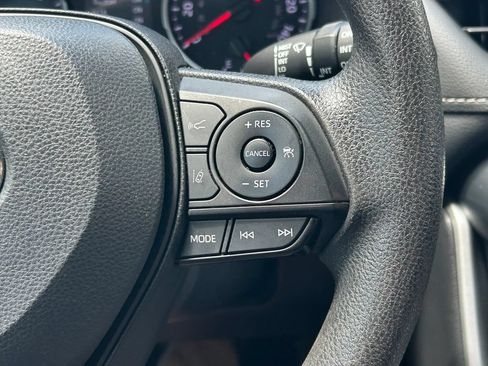 Used 2022 Toyota RAV4 XLE AWD/4WD image 35