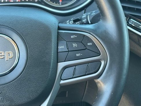 Used 2019 Jeep Cherokee Limited AWD/4WD image 25