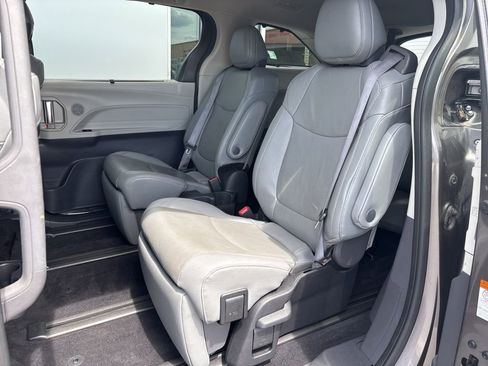 Used 2023 Toyota Sienna Limited AWD/4WD image 14