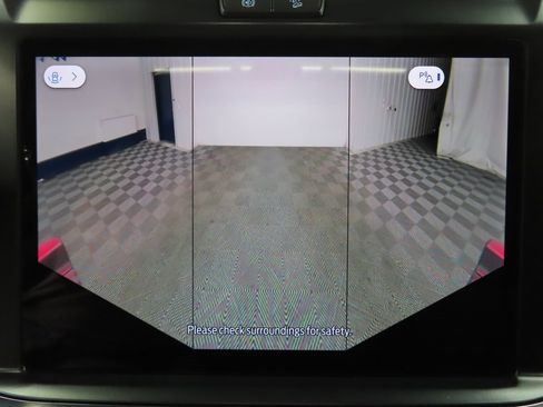 Used 2025 Ford F250 Platinum w/ FX4 Off-Road Package image 20