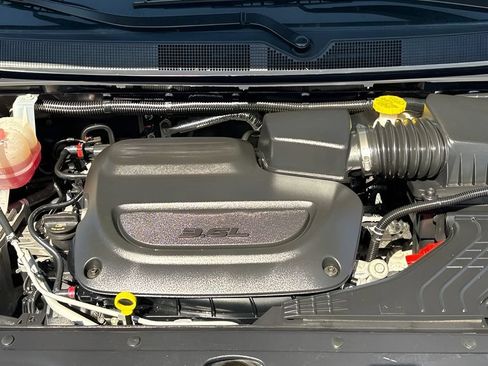 Used 2023 Chrysler Pacifica Touring-L FWD image 10
