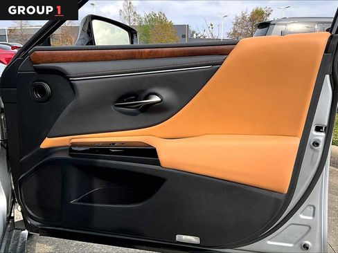 Used 2025 Lexus ES 300h w/ Premium Package image 19