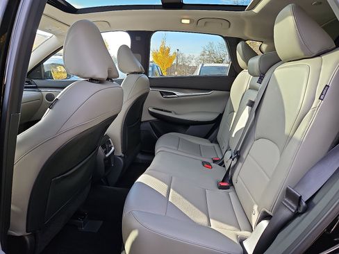 Used 2023 INFINITI QX50 Luxe image 10