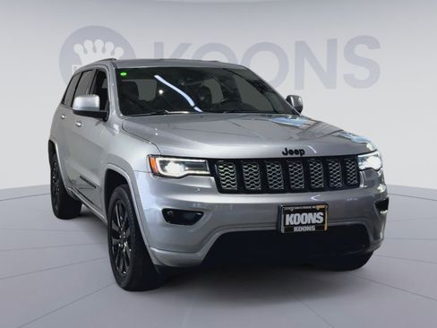 Used 2021 Jeep Grand Cherokee Laredo X image 4