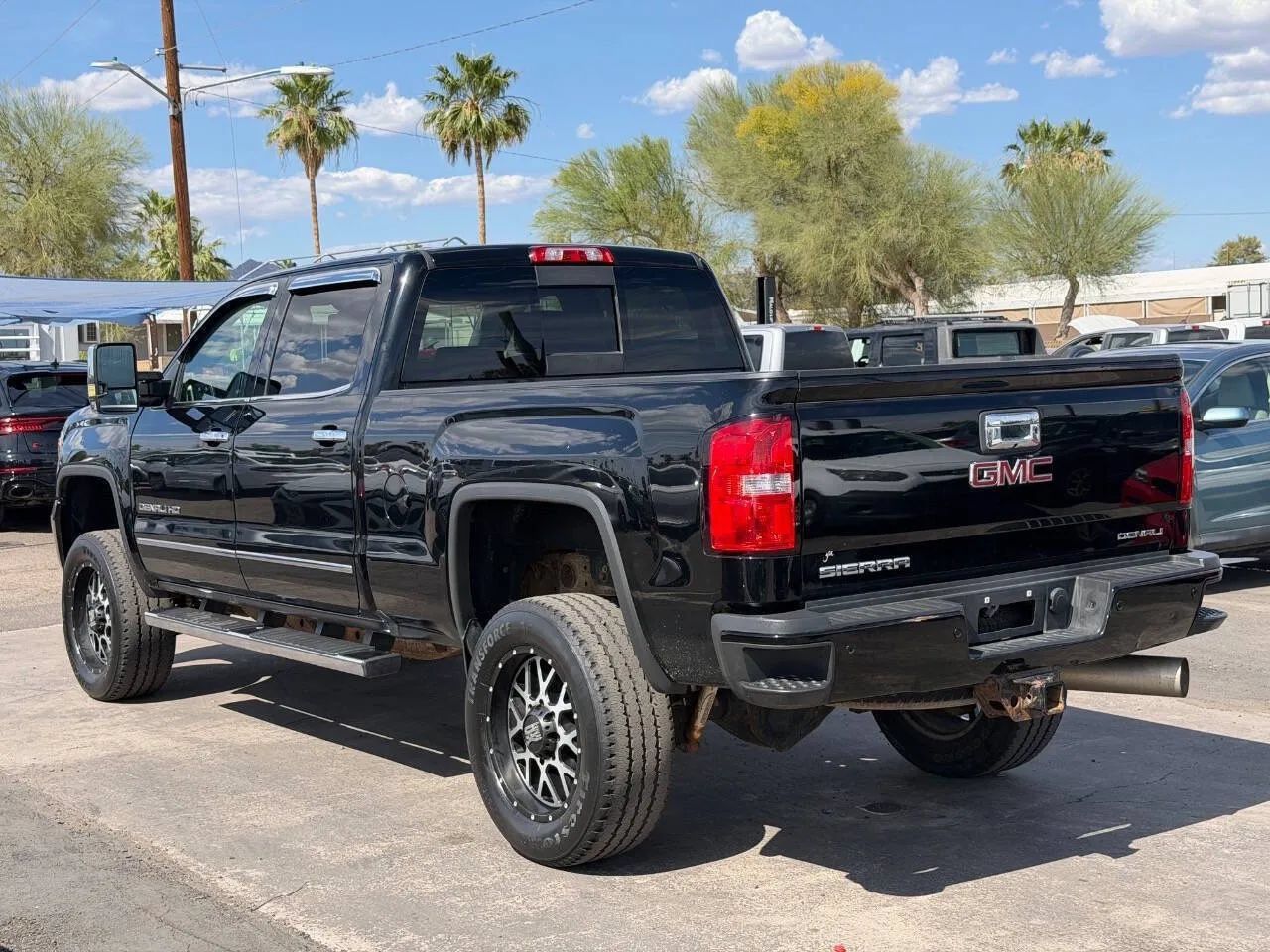 Used 2017 GMC Sierra 2500 Denali w/ Duramax Plus Package AWD/4WD image 6