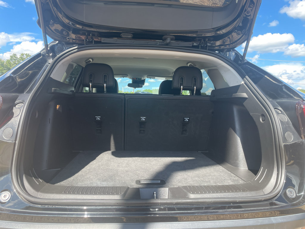 Used 2025 Chevrolet Trax LT FWD image 12