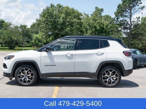 Used 2025 Jeep Compass Limited AWD/4WD image 3