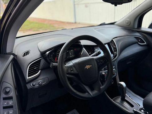 Used 2017 Chevrolet Trax LT AWD/4WD image 12