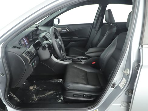 Used 2017 Honda Accord Sport image 6