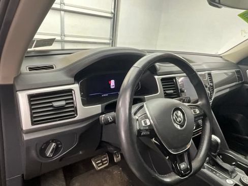 Used 2019 Volkswagen Atlas SEL R-Line AWD/4WD image 18
