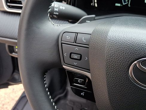 Used 2025 Toyota Camry SE w/ Convenience Package image 21