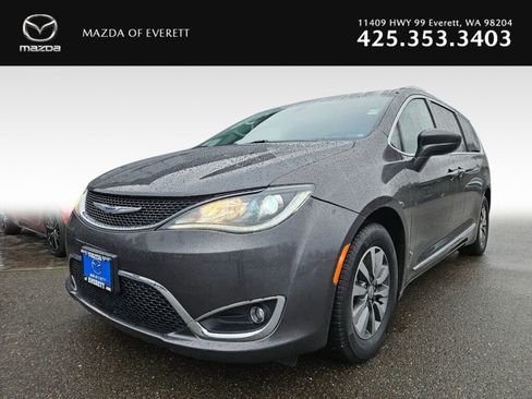 Used 2020 Chrysler Pacifica Touring-L Plus image 1