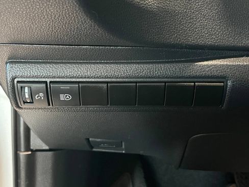 Used 2025 Toyota Corolla LE FWD image 31