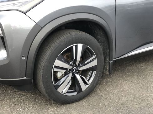 Used 2023 Nissan Rogue SL w/ SL Premium Package image 2