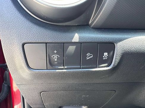 Used 2022 Hyundai Kona Limited AWD/4WD image 22