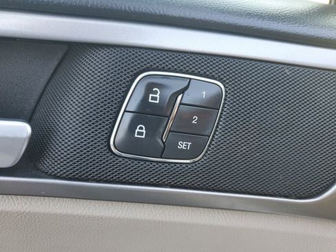 Used 2017 Ford Fusion SE w/ Fusion SE Technology Package image 18