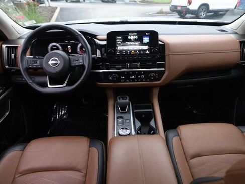 Certified 2025 Nissan Pathfinder Platinum AWD/4WD image 24