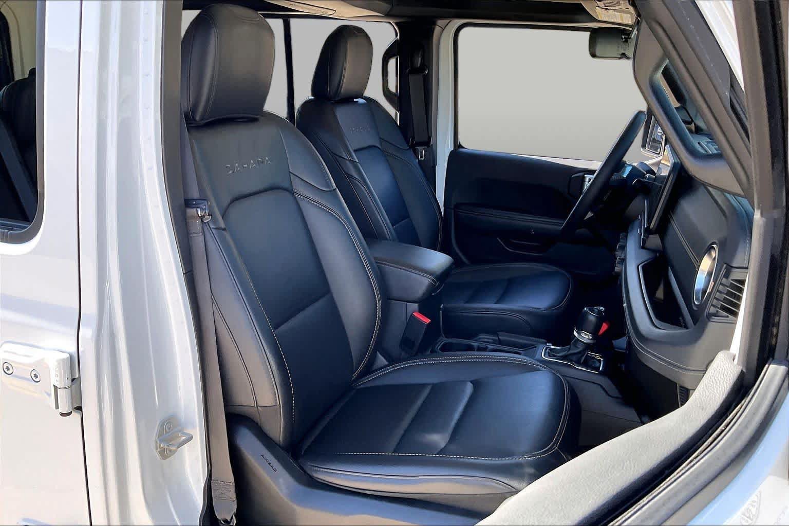 Used 2024 Jeep Wrangler Unlimited Sahara AWD/4WD image 9