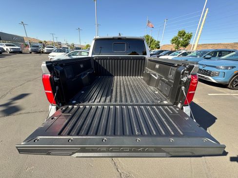 Used 2025 Toyota Tacoma TRD Off-Road w/ TRD Off Road Upgrade Package AWD/4WD image 18